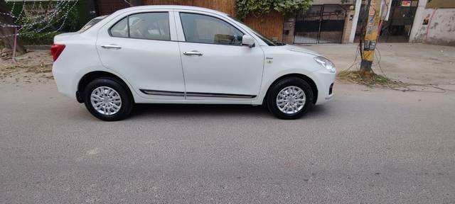 https://images10.gaadi.com/usedcar_image/3704170/original/processed_img2928825__used_car_2928825_1701795782.jpg?imwidth=6401