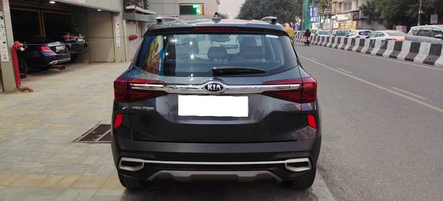 https://images10.gaadi.com/usedcar_image/3704241/original/processed_img2928830__used_car_2928830_1701799677.jpg?imwidth=6402