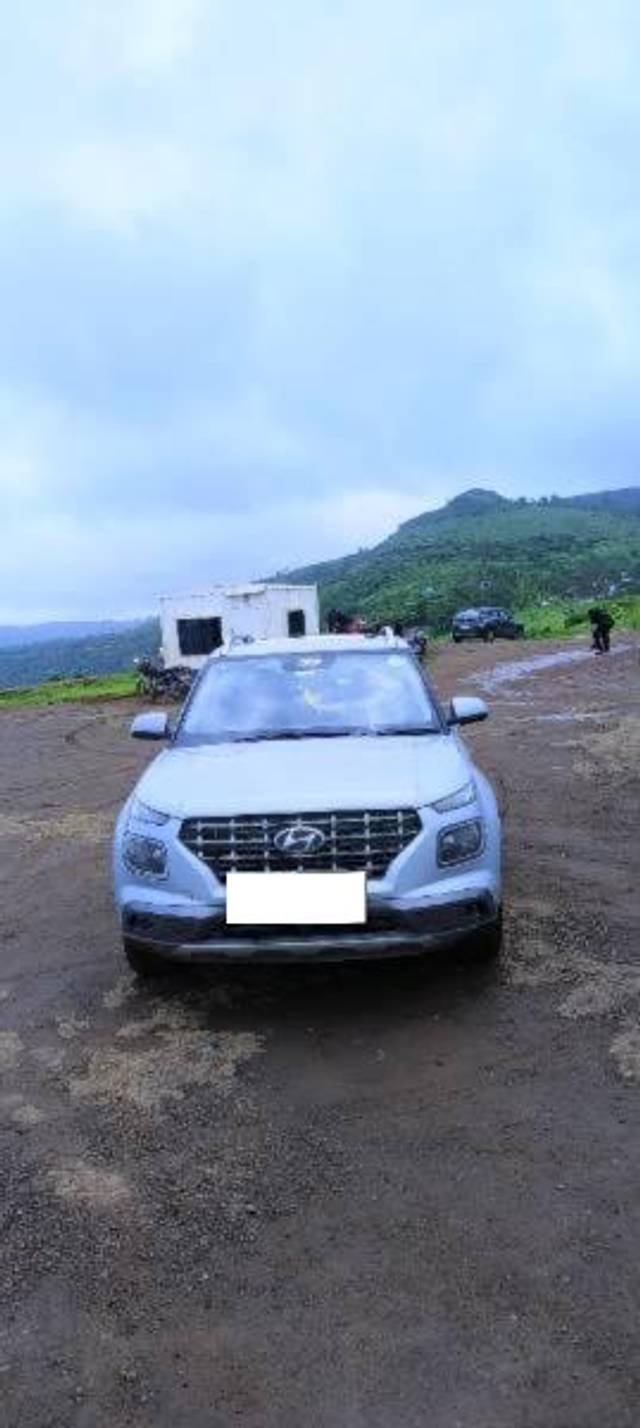 https://images10.gaadi.com/usedcar_image/3704325/original/processed_4133cc4e-524e-4803-b7fb-a1ce66dd6500.jpg?imwidth=6402