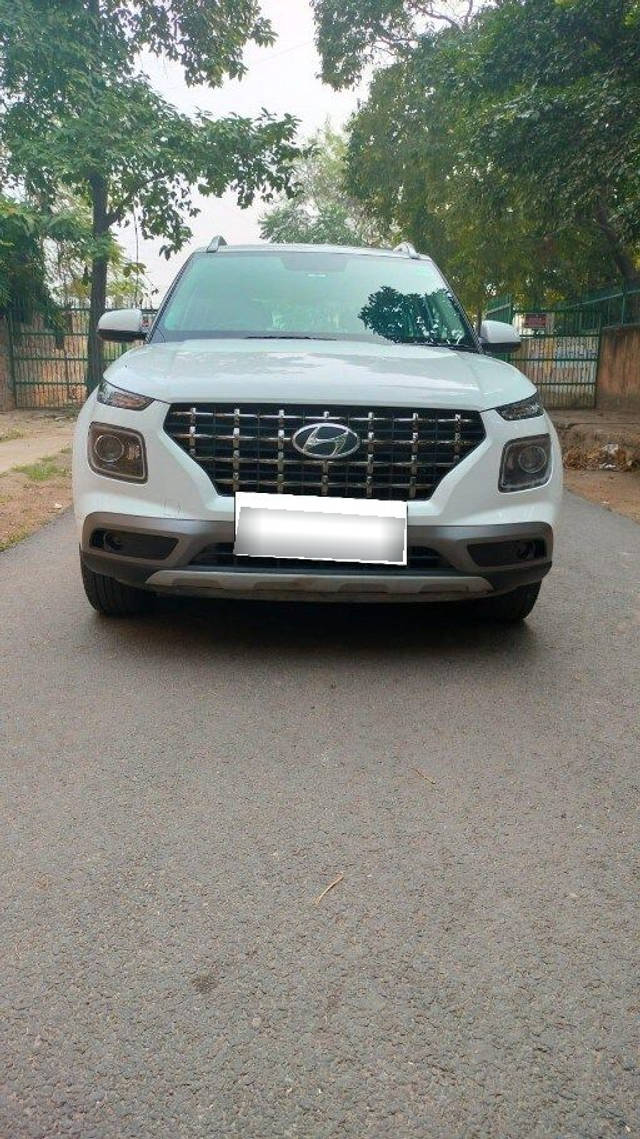 https://images10.gaadi.com/usedcar_image/3704354/original/processed_img2928836__used_car_2928836_1701827825.png?imwidth=6400
