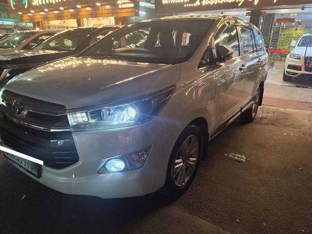 https://images10.gaadi.com/usedcar_image/3704429/original/processed_img2928850__used_car_2928850_1701835055.jpg?imwidth=6400