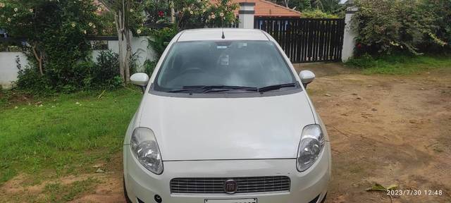 https://images10.gaadi.com/usedcar_image/3704444/original/processed_6113ed3a-0b7a-4a03-a4c3-359ee245cfcc.jpg?imwidth=6402