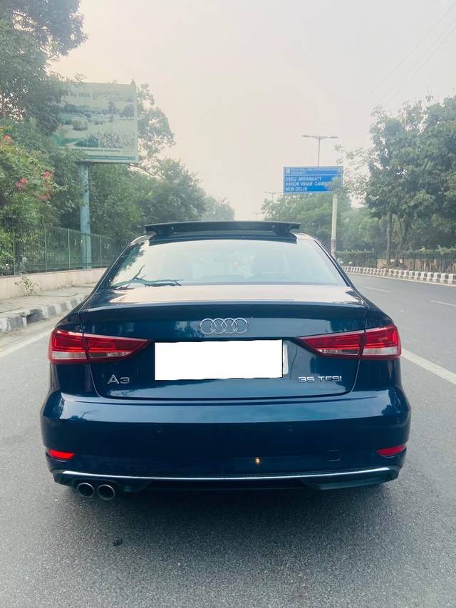https://images10.gaadi.com/usedcar_image/3704481/original/processed_img2928867__used_car_2928867_1701839417.jpg?imwidth=6402