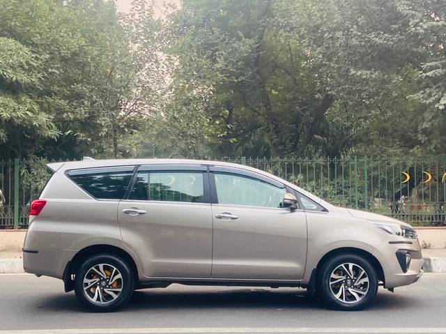 https://images10.gaadi.com/usedcar_image/3704489/original/processed_img2928871__used_car_2928871_1701839620.jpg?imwidth=6401