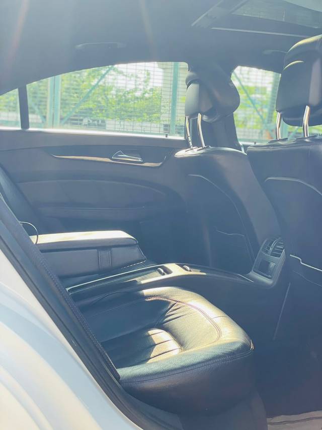 https://images10.gaadi.com/usedcar_image/3704499/original/img2928877__used_car_2928877_1701840006.jpg?imwidth=6402
