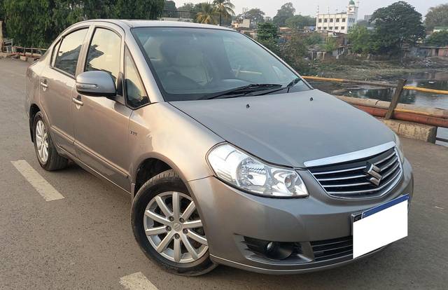 https://images10.gaadi.com/usedcar_image/3704592/original/processed_img2928917__used_car_2928917_1701842672.jpg?imwidth=6400