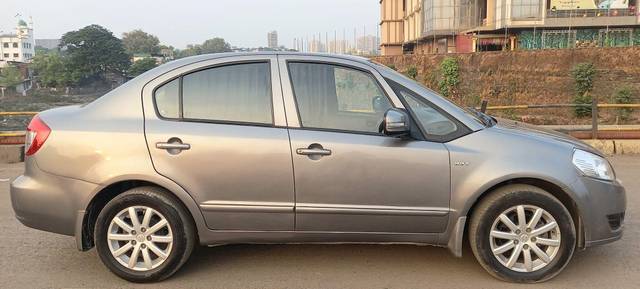 https://images10.gaadi.com/usedcar_image/3704592/original/processed_img2928917__used_car_2928917_1701842675.jpg?imwidth=6401