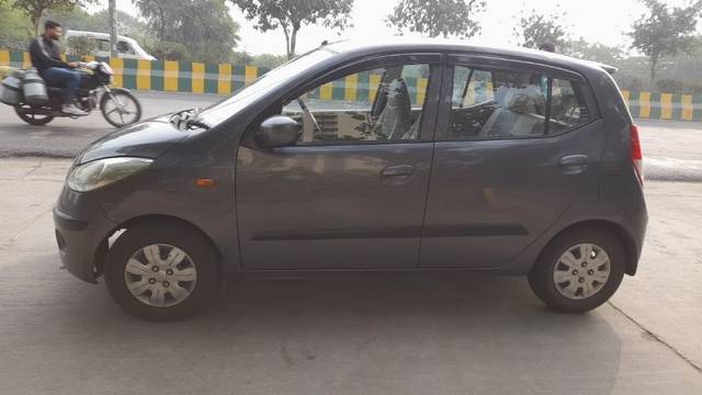 https://images10.gaadi.com/usedcar_image/3704625/original/29__VCC_IMG_1701233759105_1825302_95_1701234025.jpg?imwidth=6402