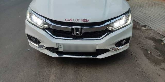 https://images10.gaadi.com/usedcar_image/3704628/original/28__VCC_1825181_94_1701234637.jpeg?imwidth=6401