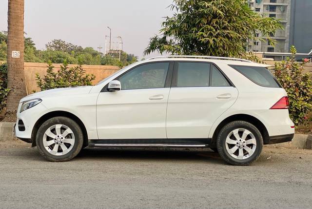 https://images10.gaadi.com/usedcar_image/3704647/original/processed_img2928949__used_car_2928949_1701844653.jpg?imwidth=6401