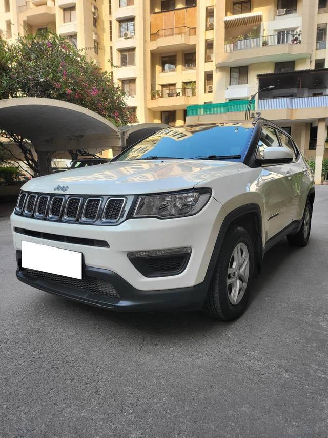 https://images10.gaadi.com/usedcar_image/3704663/original/processed_img2928956__used_car_2928956_1701844987.jpg?imwidth=6402