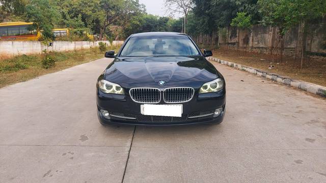 https://images10.gaadi.com/usedcar_image/3704703/original/processed_img2928975__used_car_2928975_1701846146.jpg?imwidth=6400