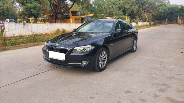 https://images10.gaadi.com/usedcar_image/3704703/original/processed_img2928975__used_car_2928975_1701846149.jpg?imwidth=6402