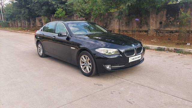 https://images10.gaadi.com/usedcar_image/3704703/original/processed_img2928975__used_car_2928975_1701846151.jpg?imwidth=6401