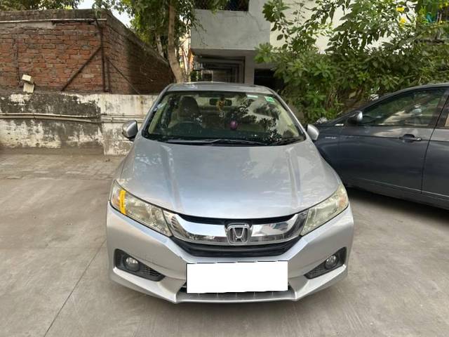 https://images10.gaadi.com/usedcar_image/3704712/original/processed_3bca4301-7aa9-4666-b20e-304ac9eb50d8.jpg?imwidth=6402