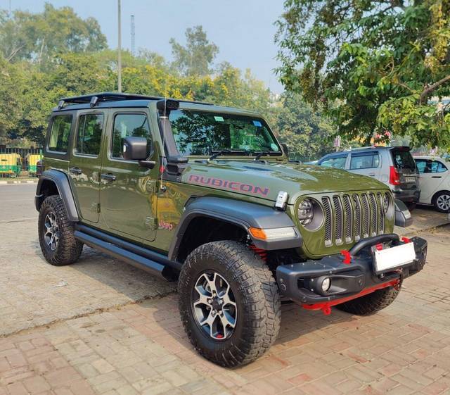 https://images10.gaadi.com/usedcar_image/3704727/original/processed_img2928986__usedcar_photo_2023_12_05_20_47_36_9__7601701846447_1701846500.jpg?imwidth=6401