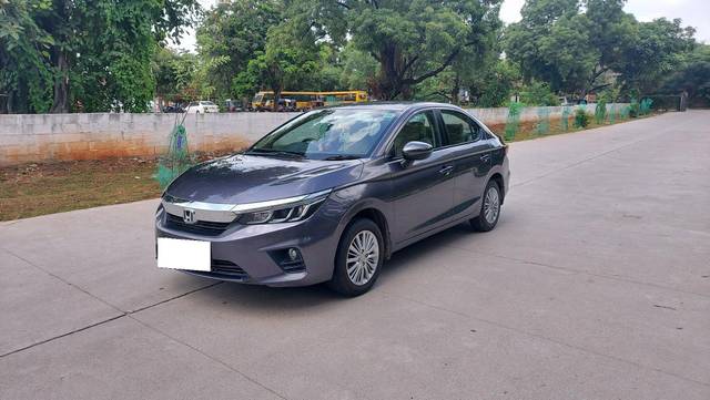 https://images10.gaadi.com/usedcar_image/3704736/original/processed_img2928989__used_car_2928989_1701847092.jpg?imwidth=6402