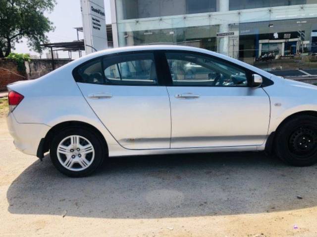 https://images10.gaadi.com/usedcar_image/3704752/original/processed_ef505e55-241d-4721-af75-a832ad7ba8a2.jpeg?imwidth=6400