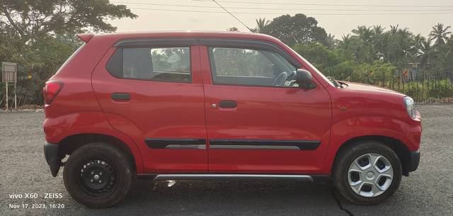 https://images10.gaadi.com/usedcar_image/3704775/original/596690__right_side_view-20231206125652.jpeg?imwidth=6400