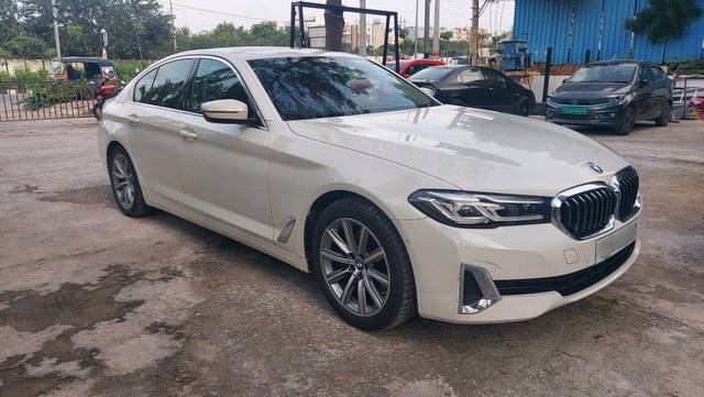 https://images10.gaadi.com/usedcar_image/3704776/original/processed_img2929010__used_car_2929010_1701847986.jpg?imwidth=6401