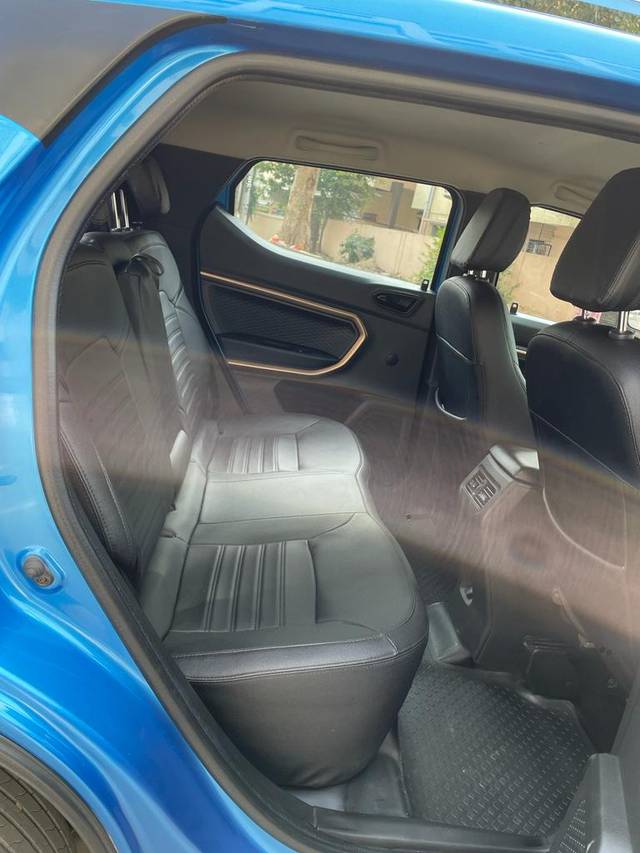 https://images10.gaadi.com/usedcar_image/3704797/original/img2929022__used_car_2929022_1701848482.jpg?imwidth=6402