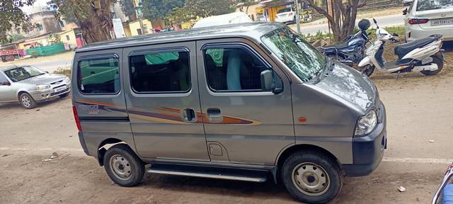 https://images10.gaadi.com/usedcar_image/3704857/original/596552__right_side_view-20231205115150.jpg?imwidth=6400