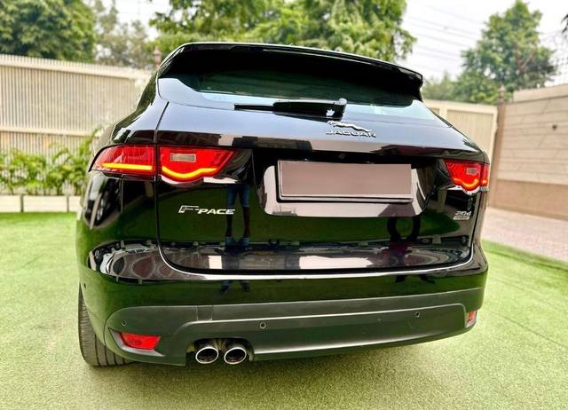 https://images10.gaadi.com/usedcar_image/3704858/original/processed_img2929050__usedcar_img_5306_7601701850211_1701850245.jpg?imwidth=6401
