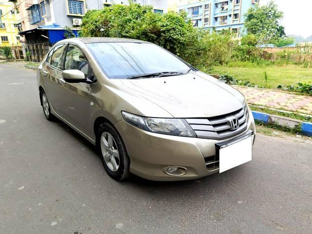https://images10.gaadi.com/usedcar_image/3704862/original/processed_img2929053__usedcar_whatsappimage2023_12_06at14519pm_2929053_1702026009.jpeg?imwidth=6400