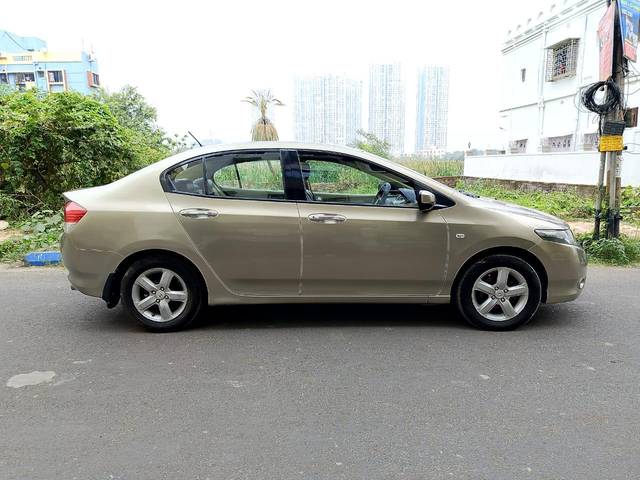 https://images10.gaadi.com/usedcar_image/3704862/original/processed_img2929053__usedcar_whatsappimage2023_12_06at14520pm_2929053_1702026009.jpeg?imwidth=6401