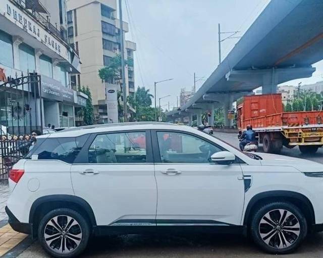 https://images10.gaadi.com/usedcar_image/3704870/original/processed_91d0b604-ca09-4647-80e0-360d91a4b768.jpeg?imwidth=6401
