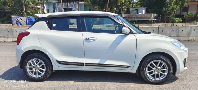 https://images10.gaadi.com/usedcar_image/3704883/original/596703__right_side_view-20231206135317.jpeg?imwidth=6400