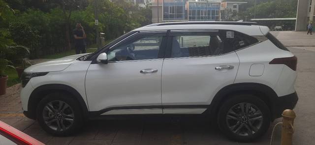 https://images10.gaadi.com/usedcar_image/3704903/original/29__VCC_IMG_1701240078957_1825392_95_1701240320.jpg?imwidth=6401