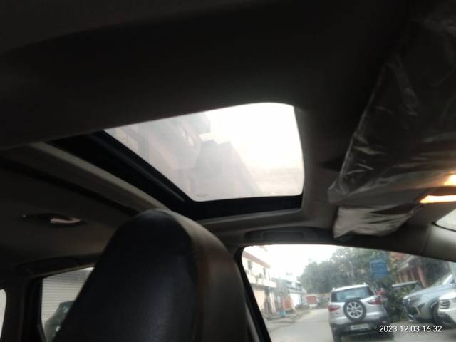 https://images10.gaadi.com/usedcar_image/3704906/original/596566__front_right_view-20231205120655.jpg?imwidth=6400