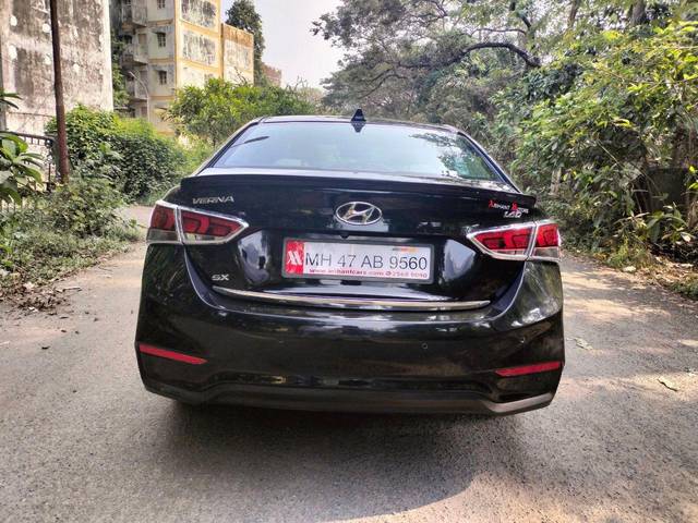 https://images10.gaadi.com/usedcar_image/3704940/original/processed_img2929102__usedcar_photo_6305597150213553640_y_17211701852490_1701852574.jpg?imwidth=6402