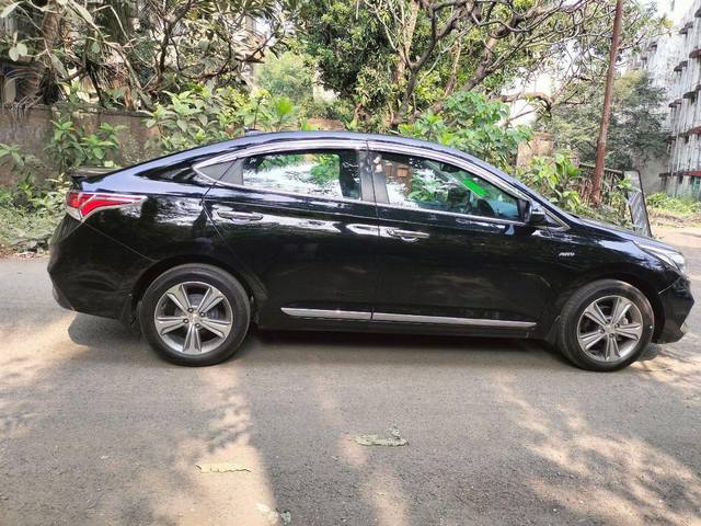 https://images10.gaadi.com/usedcar_image/3704940/original/processed_img2929102__usedcar_photo_6305597150213553643_y_17211701852490_1701852574.jpg?imwidth=6401