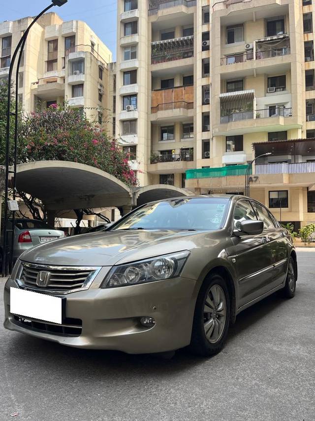 https://images10.gaadi.com/usedcar_image/3704965/original/processed_img2929117__used_car_2929117_1701853600.jpg?imwidth=6402
