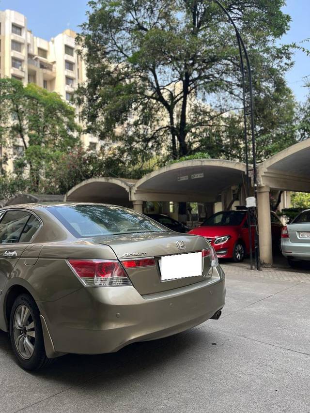 https://images10.gaadi.com/usedcar_image/3704965/original/processed_img2929117__used_car_2929117_1701853607.jpg?imwidth=6401