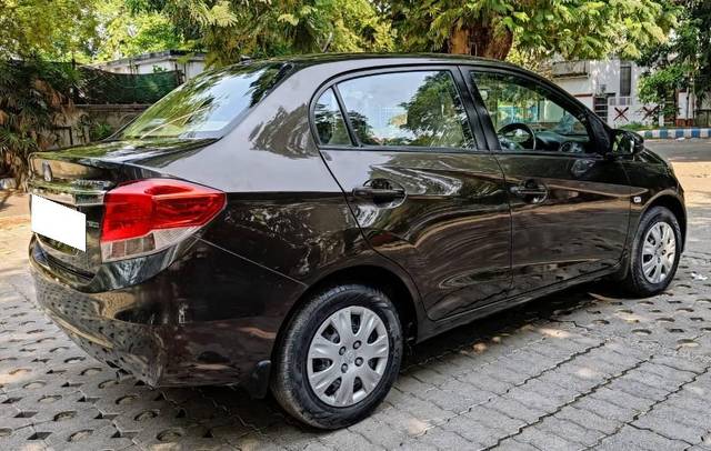 https://images10.gaadi.com/usedcar_image/3705003/original/processed_3399132a-4498-4291-90ff-6d582db0575c.jpeg?imwidth=6402