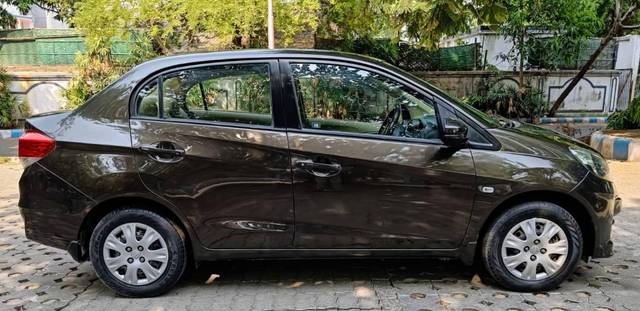 https://images10.gaadi.com/usedcar_image/3705003/original/processed_dc7d6087-b5b6-41c2-900b-b2e224277bcc.jpeg?imwidth=6401