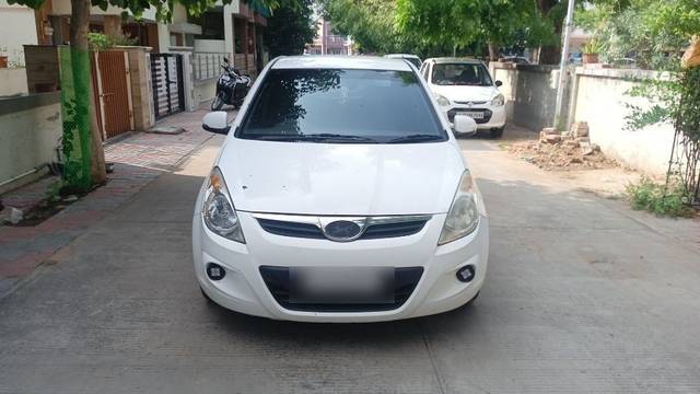 https://images10.gaadi.com/usedcar_image/3705009/original/29__VCC_1825471_94_1701249204.jpg?imwidth=6400