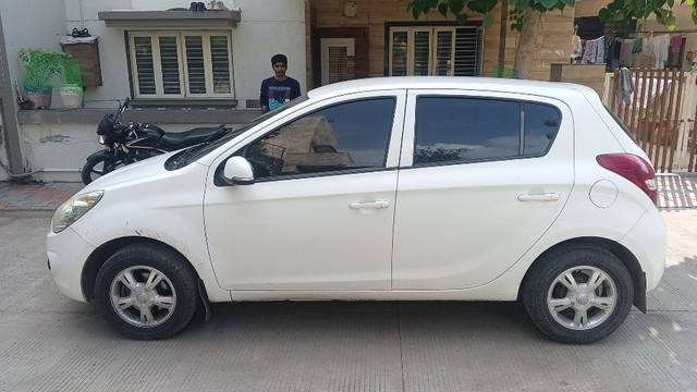 https://images10.gaadi.com/usedcar_image/3705009/original/29__VCC_IMG_1701246255980_1825471_95_1701246550.jpg?imwidth=6401