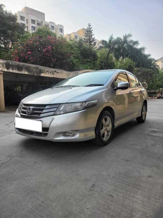 https://images10.gaadi.com/usedcar_image/3705086/original/processed_img2929181__used_car_2929181_1701857582.jpg?imwidth=6402