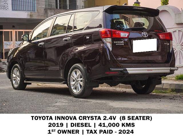 https://images10.gaadi.com/usedcar_image/3705126/original/processed_img2929206__usedcar_4_2929206_1701859033.jpg?imwidth=6402