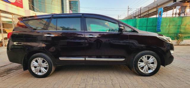 https://images10.gaadi.com/usedcar_image/3705135/original/processed_img2929211__used_car_2929211_1701859373.jpg?imwidth=6401