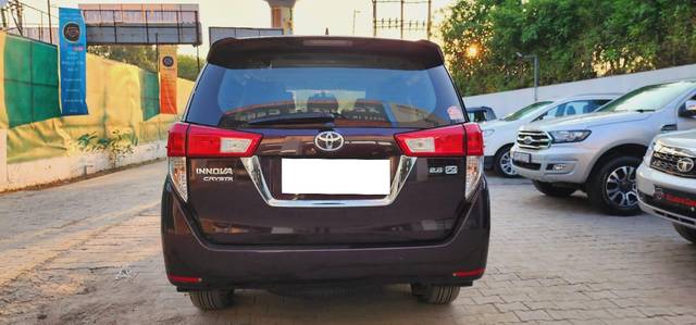 https://images10.gaadi.com/usedcar_image/3705135/original/processed_img2929211__used_car_2929211_1701859385.jpg?imwidth=6402