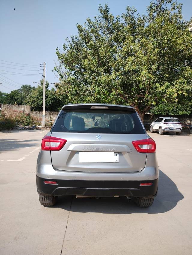 https://images10.gaadi.com/usedcar_image/3705158/original/processed_img2929224__used_car_2929224_1701860673.jpg?imwidth=6401