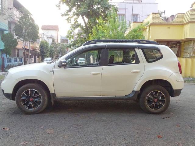 https://images10.gaadi.com/usedcar_image/3705162/original/processed_img2929227__usedcar_3_2471701860312_1701860381.jpeg?imwidth=6402