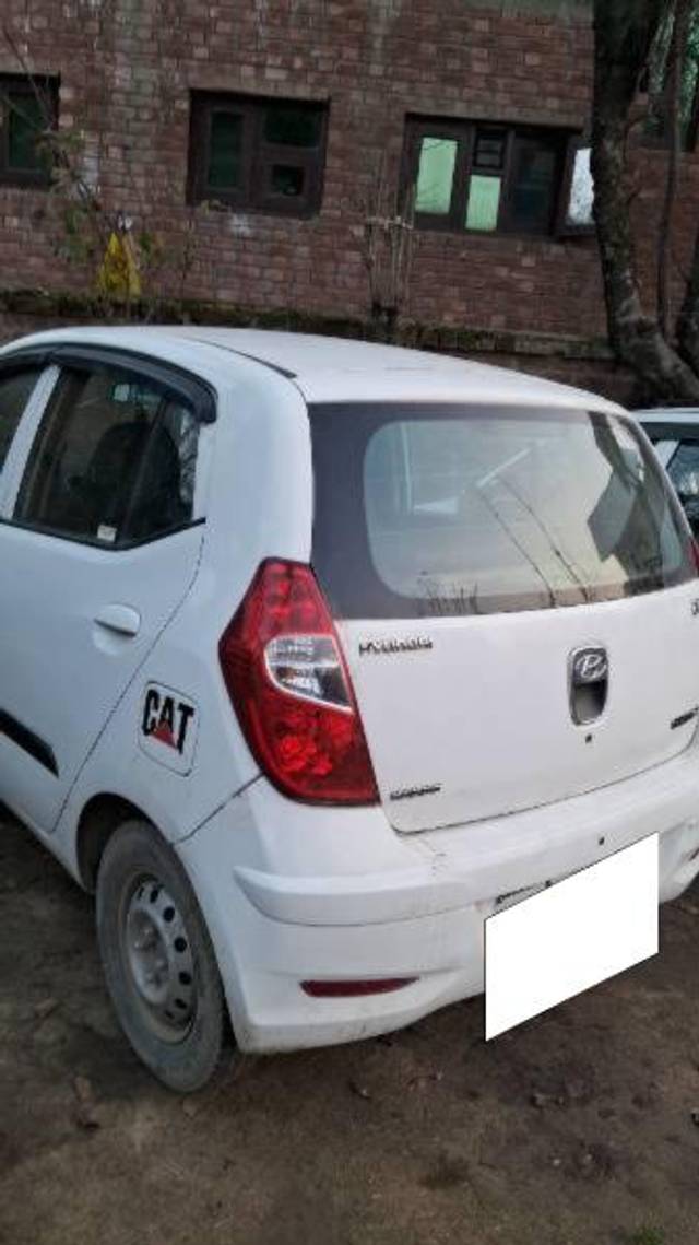 https://images10.gaadi.com/usedcar_image/3705178/original/processed_60577d49-81bd-46f0-8d3c-510aae128cd0.jpg?imwidth=6401