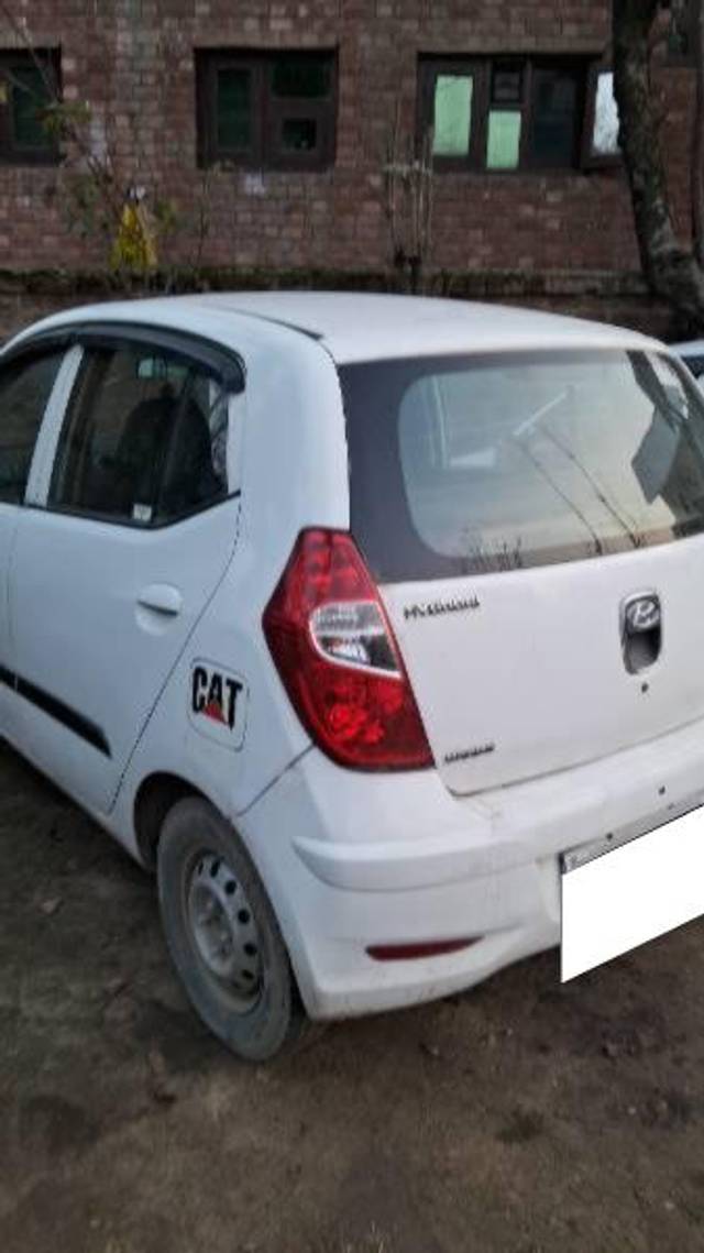 https://images10.gaadi.com/usedcar_image/3705178/original/processed_dc24b5f8-c88e-4e6a-97d8-34cdd30f9db3.jpg?imwidth=6402