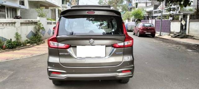 https://images10.gaadi.com/usedcar_image/3705181/original/processed_fe24e552-90f3-4800-a582-e204b6c4a35d.jpg?imwidth=6402